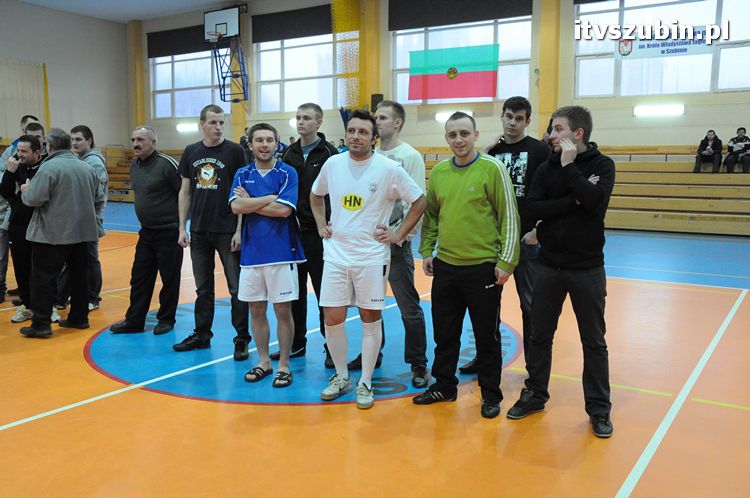 Drużyna Brzysko-Rol Brzyskorzystewko wygrała II Turniej Halowy Seniorów Piłki Nożnej o Puchar Burmistrza Szubina
