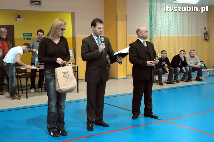 Drużyna Brzysko-Rol Brzyskorzystewko wygrała II Turniej Halowy Seniorów Piłki Nożnej o Puchar Burmistrza Szubina