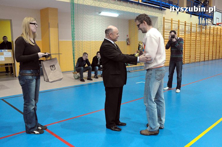 Drużyna Brzysko-Rol Brzyskorzystewko wygrała II Turniej Halowy Seniorów Piłki Nożnej o Puchar Burmistrza Szubina