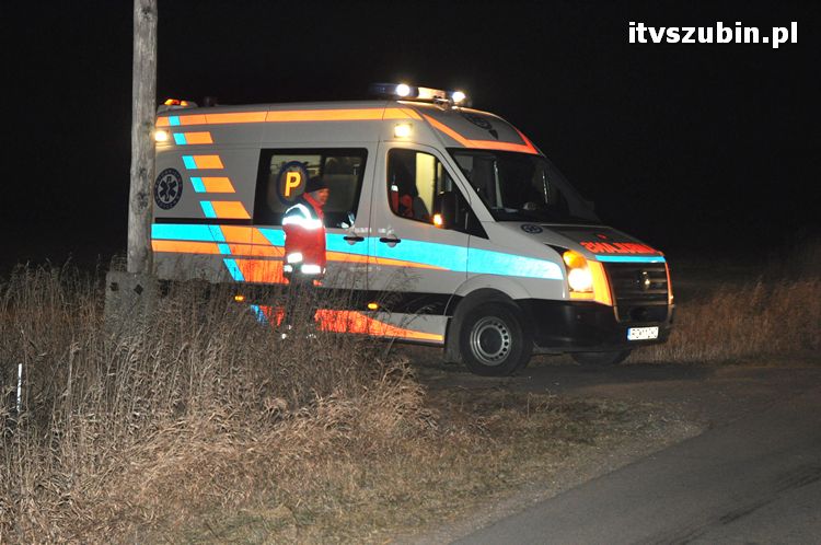 Dachowanie samochodu osobowego między Zalesiem a Królikowem