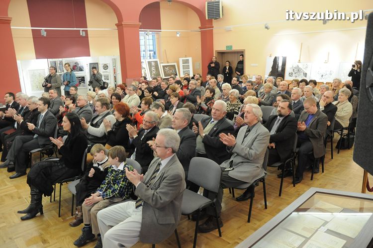 Wystawa ?Zeit ? Time ? Czas ? Amser? w szubińskim muzeum