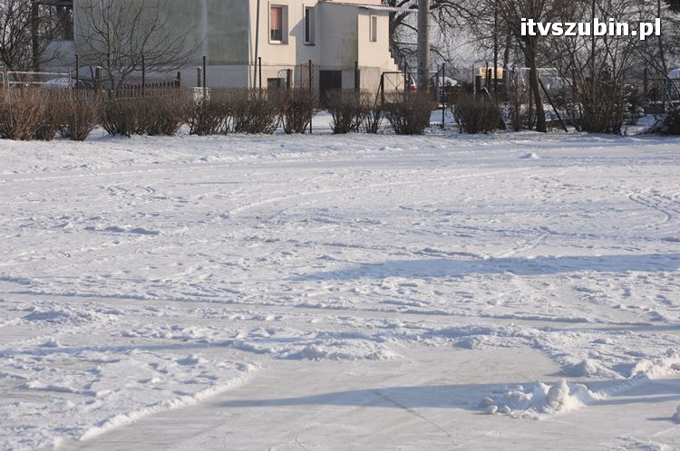 Zasypało szubińskie lodowisko