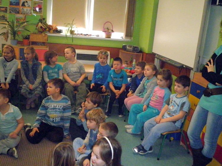 Spotkanie z Policjantem w ramach Tygodnia Kolorów w SP1