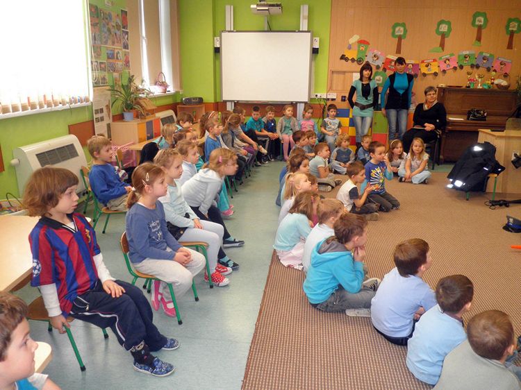 Spotkanie z Policjantem w ramach Tygodnia Kolorów w SP1