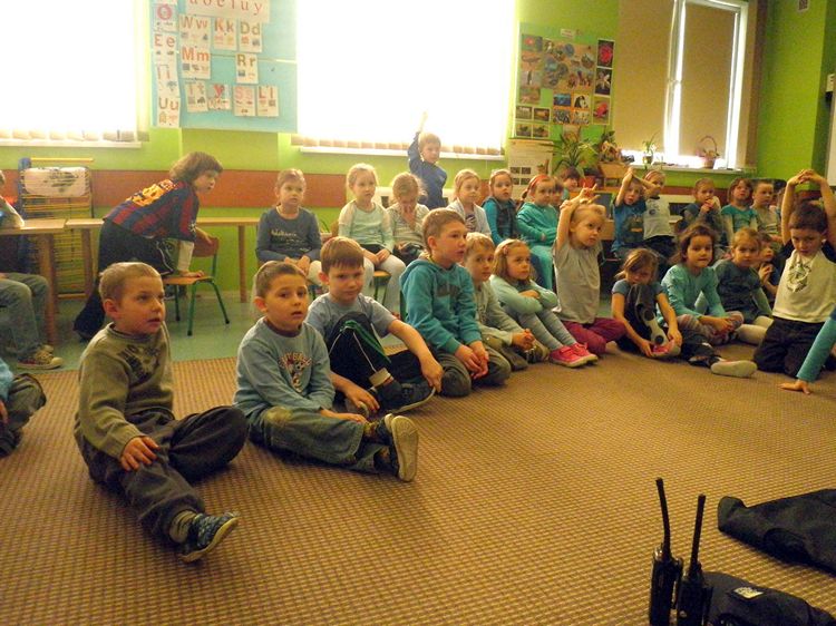 Spotkanie z Policjantem w ramach Tygodnia Kolorów w SP1