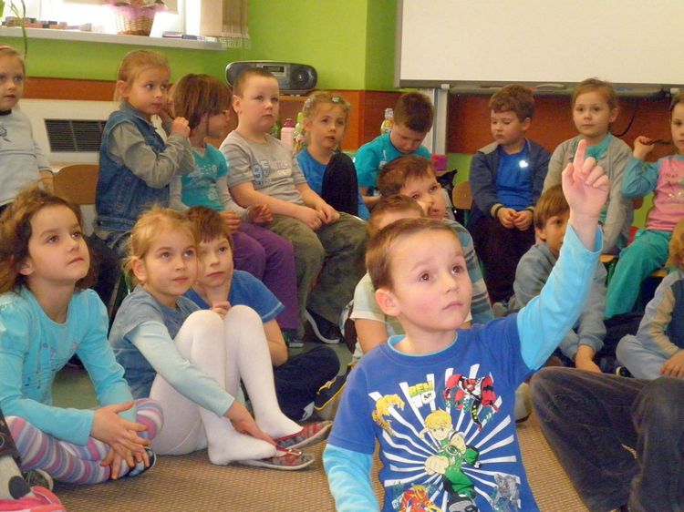 Spotkanie z Policjantem w ramach Tygodnia Kolorów w SP1