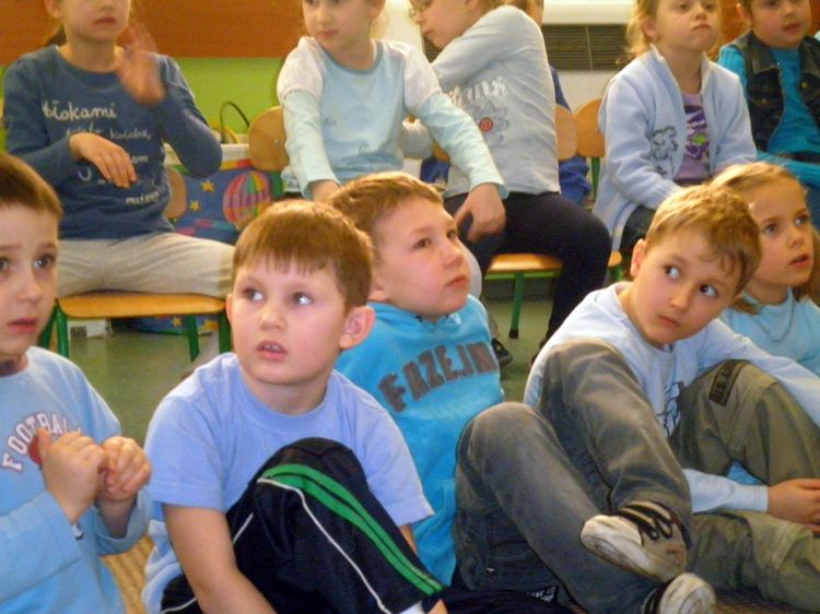 Spotkanie z Policjantem w ramach Tygodnia Kolorów w SP1