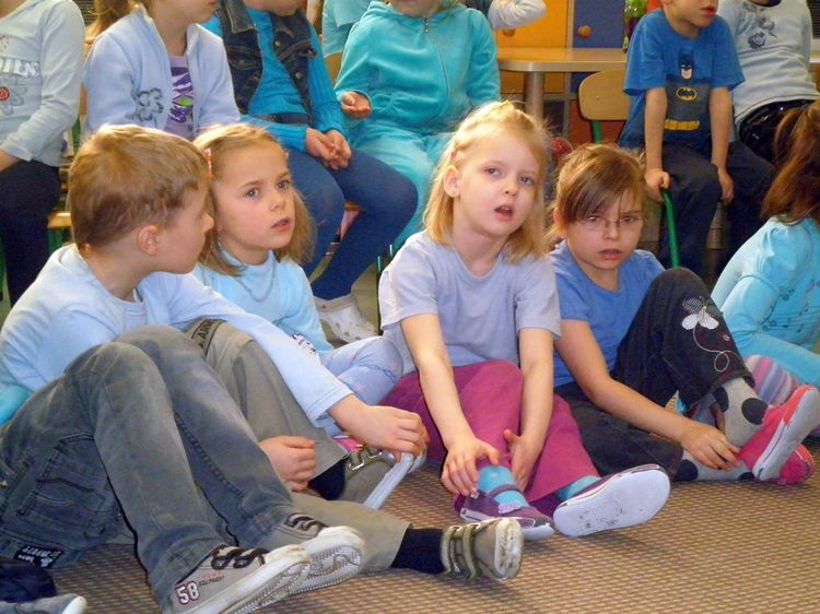 Spotkanie z Policjantem w ramach Tygodnia Kolorów w SP1