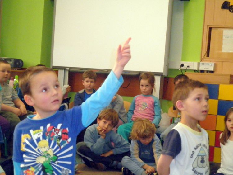 Spotkanie z Policjantem w ramach Tygodnia Kolorów w SP1