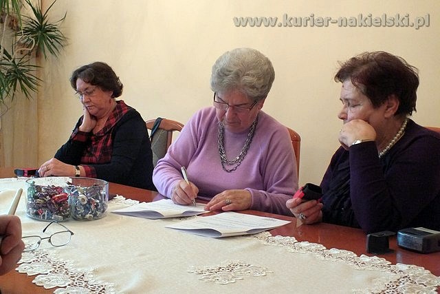 Pierwsze umowy podpisane