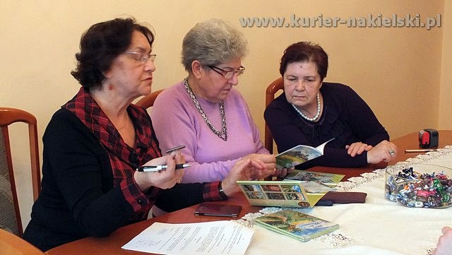 Pierwsze umowy podpisane