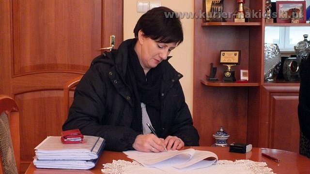 Pierwsze umowy podpisane