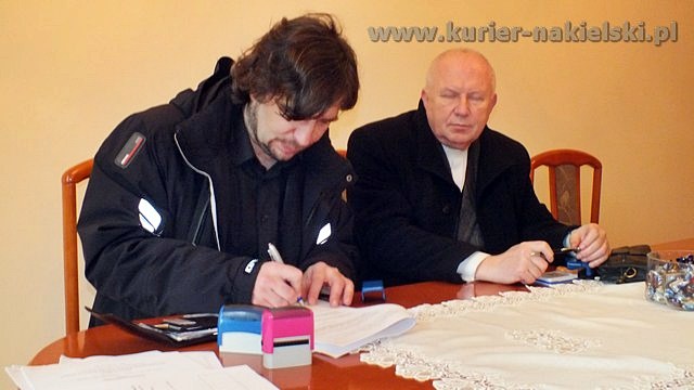 Pierwsze umowy podpisane