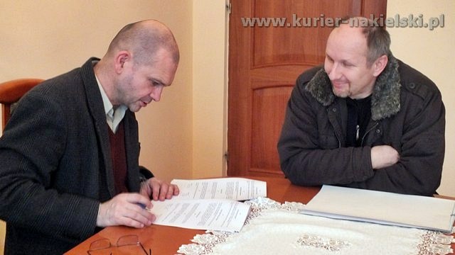 Pierwsze umowy podpisane