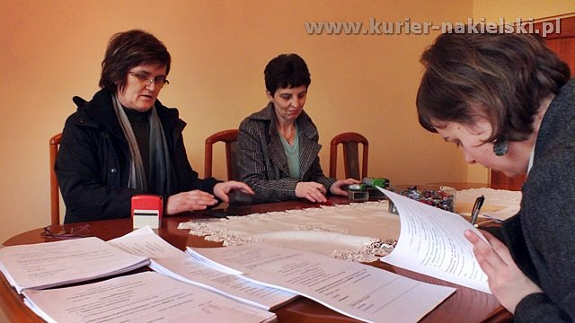 Pierwsze umowy podpisane