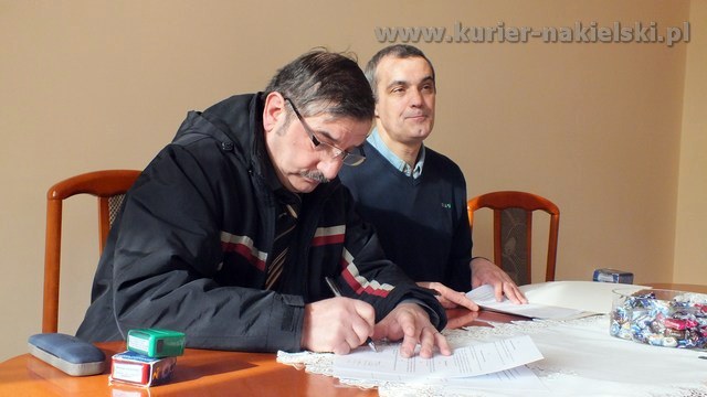Pierwsze umowy podpisane