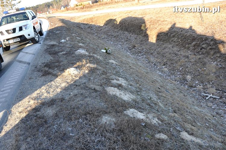 Fiat wpadł w poślizg i znalazł się w przydrożnym rowie