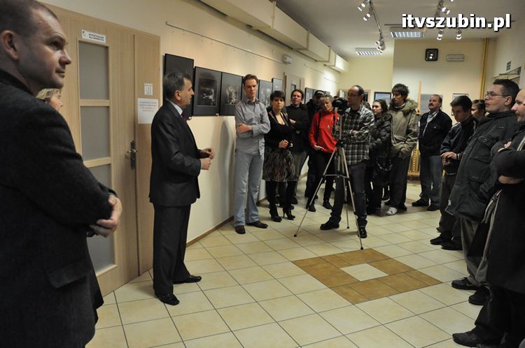 Wernisaż Klubu Miłośników Fotografii Flesz w RBP