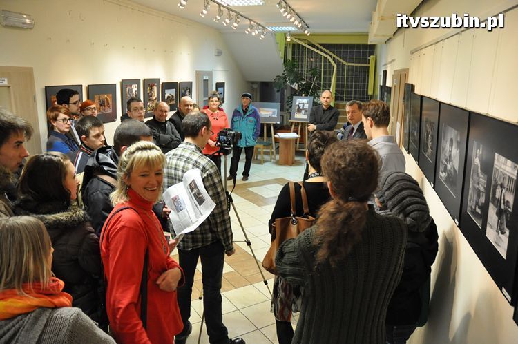 Wernisaż Klubu Miłośników Fotografii Flesz w RBP