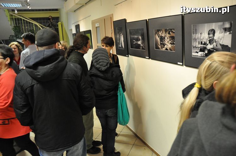 Wernisaż Klubu Miłośników Fotografii Flesz w RBP
