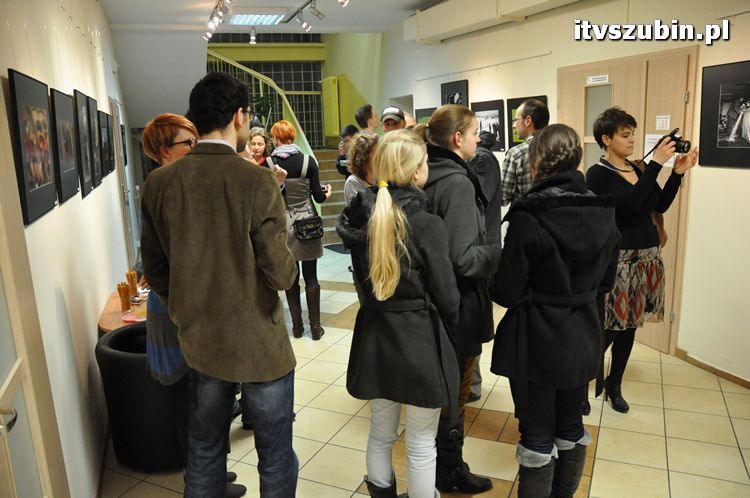 Wernisaż Klubu Miłośników Fotografii Flesz w RBP
