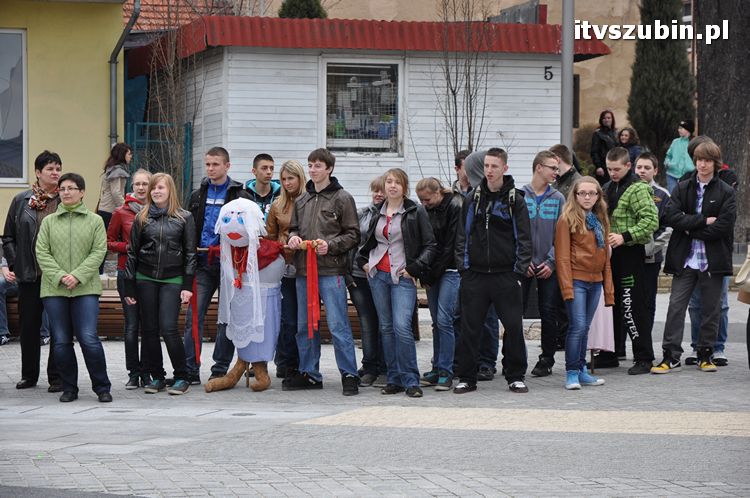 Gimnazjum nr 1 w Szubinie powitało wiosnę na wesoło