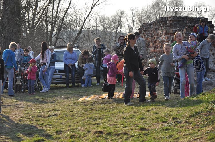 Powitanie wiosny przy ruinach szubińskiego zamku
