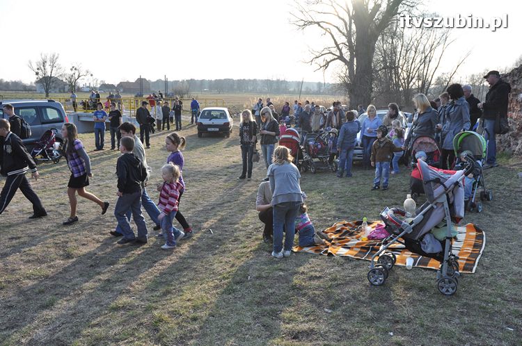 Powitanie wiosny przy ruinach szubińskiego zamku
