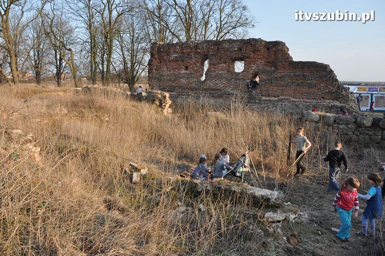 Powitanie wiosny przy ruinach szubińskiego zamku