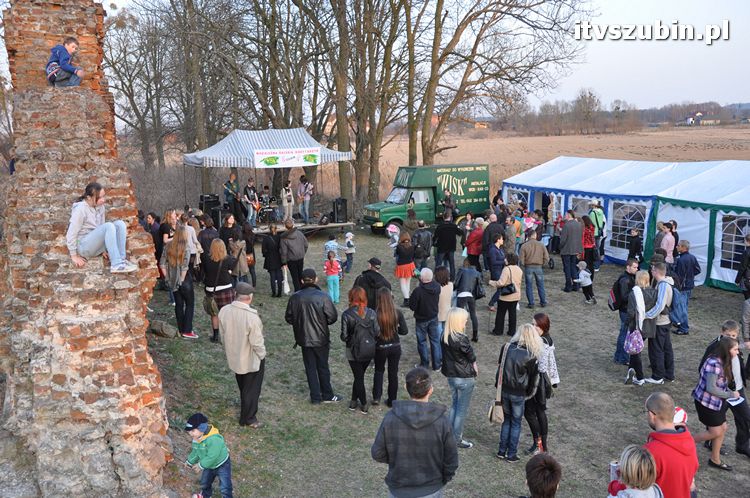 Powitanie wiosny przy ruinach szubińskiego zamku