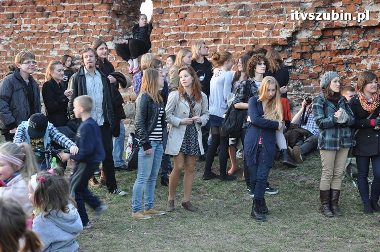 Powitanie wiosny przy ruinach szubińskiego zamku