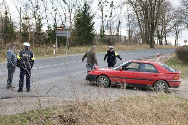Wymusił pierwszeństwo ale mieszkańcy go bronili
