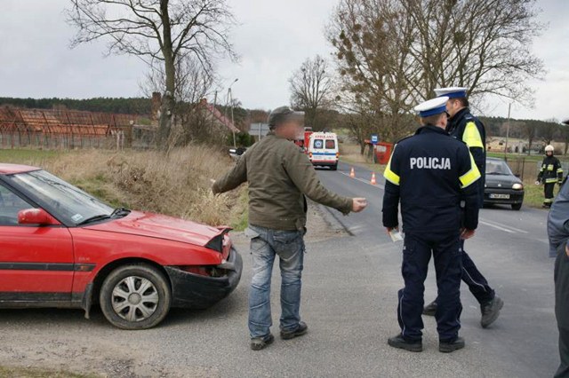 Wymusił pierwszeństwo ale mieszkańcy go bronili
