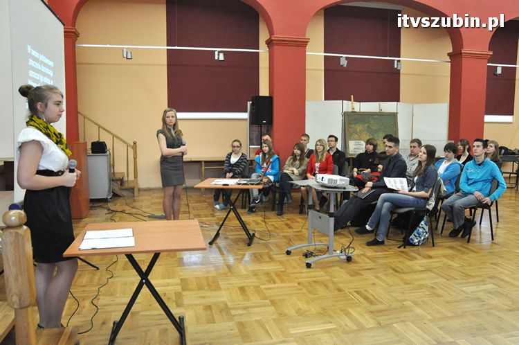 Uczennice Gimnazjum nr 1 chcą uczestniczyć w XVIII Sesji Sejmu Dzieci i Młodzieży w 2012 roku [FILM]