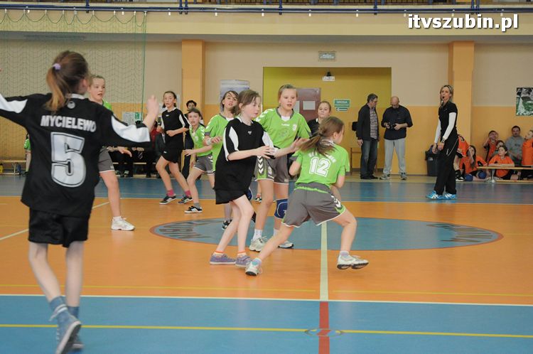 I Turniej piłki ręcznej dziewcząt o Puchar Dyrektor SP1 w Szubinie