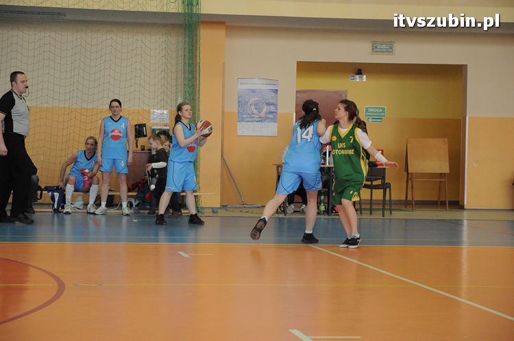 Baraże do ISOW 2012 w koszykówce kobiet rozegrano w Szubinie