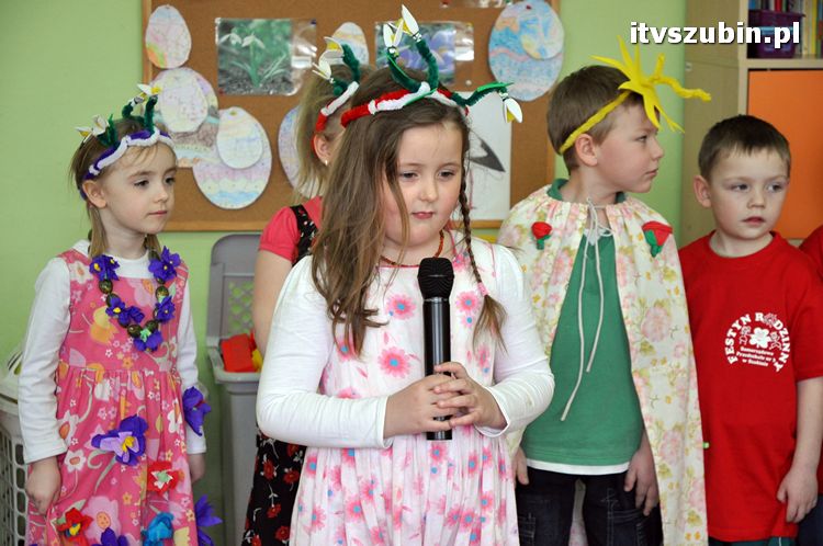 Fundacja Eko-Wtórpol ufundowała dwa czeki po 5000 zł dla dzieci z szubińskiego przedszkola