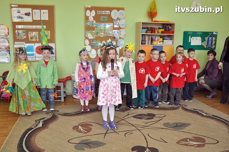 Fundacja Eko-Wtórpol ufundowała dwa czeki po 5000 zł dla dzieci z szubińskiego przedszkola