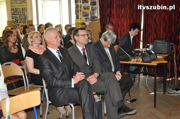 Zakończenie roku szkolnego klas III w szubińskim ogólniaku