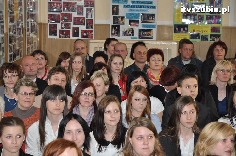Zakończenie roku szkolnego klas III w szubińskim ogólniaku