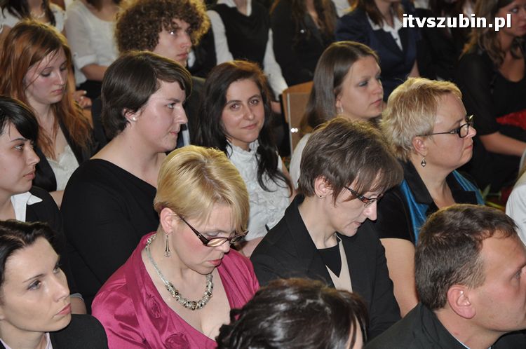 Zakończenie roku szkolnego klas III w szubińskim ogólniaku