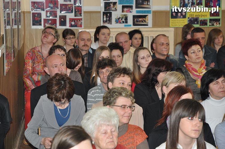 Zakończenie roku szkolnego klas III w szubińskim ogólniaku