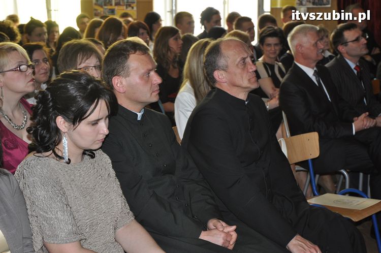 Zakończenie roku szkolnego klas III w szubińskim ogólniaku