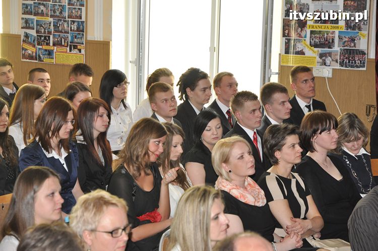 Zakończenie roku szkolnego klas III w szubińskim ogólniaku