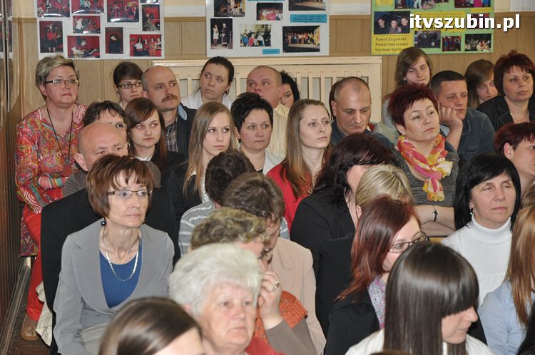 Zakończenie roku szkolnego klas III w szubińskim ogólniaku