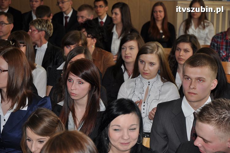 Zakończenie roku szkolnego klas III w szubińskim ogólniaku