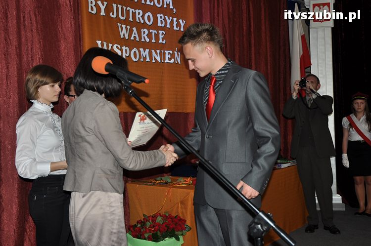Zakończenie roku szkolnego klas III w szubińskim ogólniaku