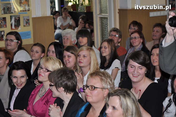 Zakończenie roku szkolnego klas III w szubińskim ogólniaku