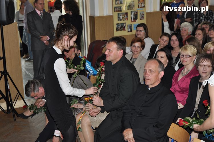Zakończenie roku szkolnego klas III w szubińskim ogólniaku