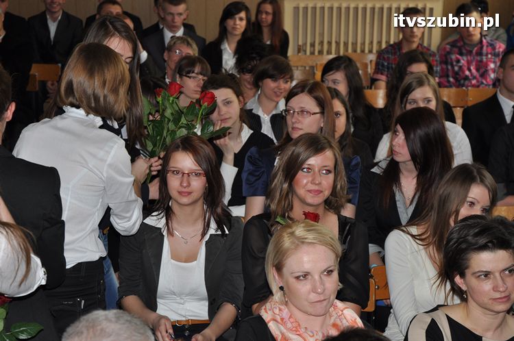 Zakończenie roku szkolnego klas III w szubińskim ogólniaku